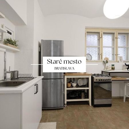 ברטיסלאבה Stylish Historical Apartment + Backyard מראה חיצוני תמונה