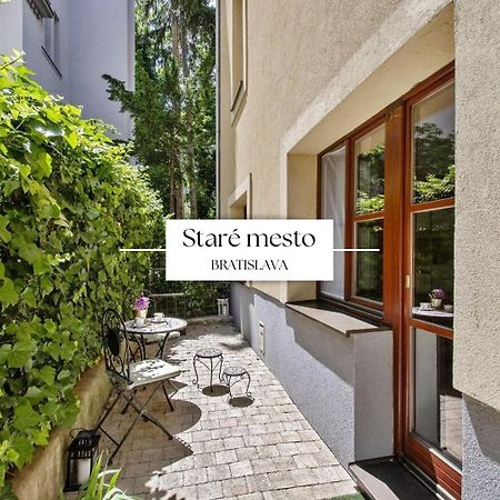 ברטיסלאבה Stylish Historical Apartment + Backyard מראה חיצוני תמונה