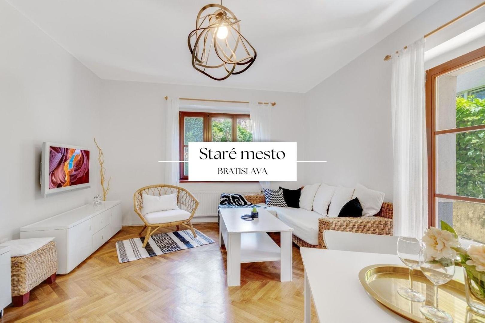 ברטיסלאבה Stylish Historical Apartment + Backyard מראה חיצוני תמונה